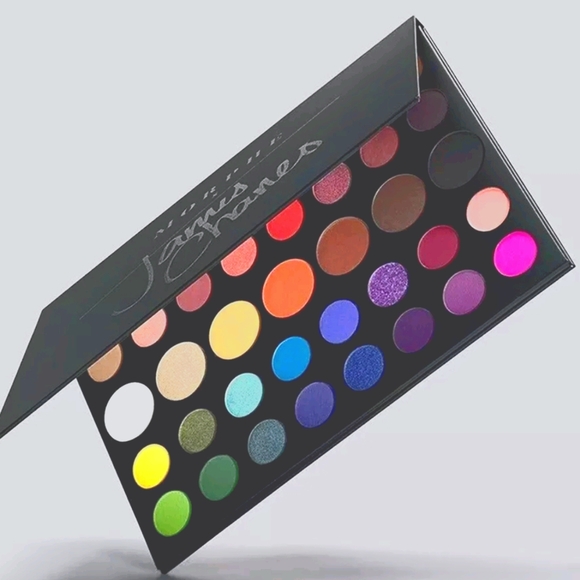 Makeup - Picture 1 of 2